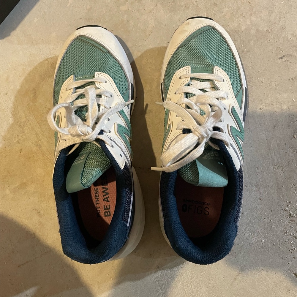 Figs surgical green/navy new balance